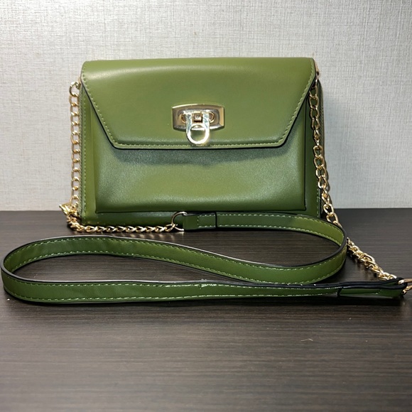 Handbags - 💚 Lovely Green Purse / Wallet 💚